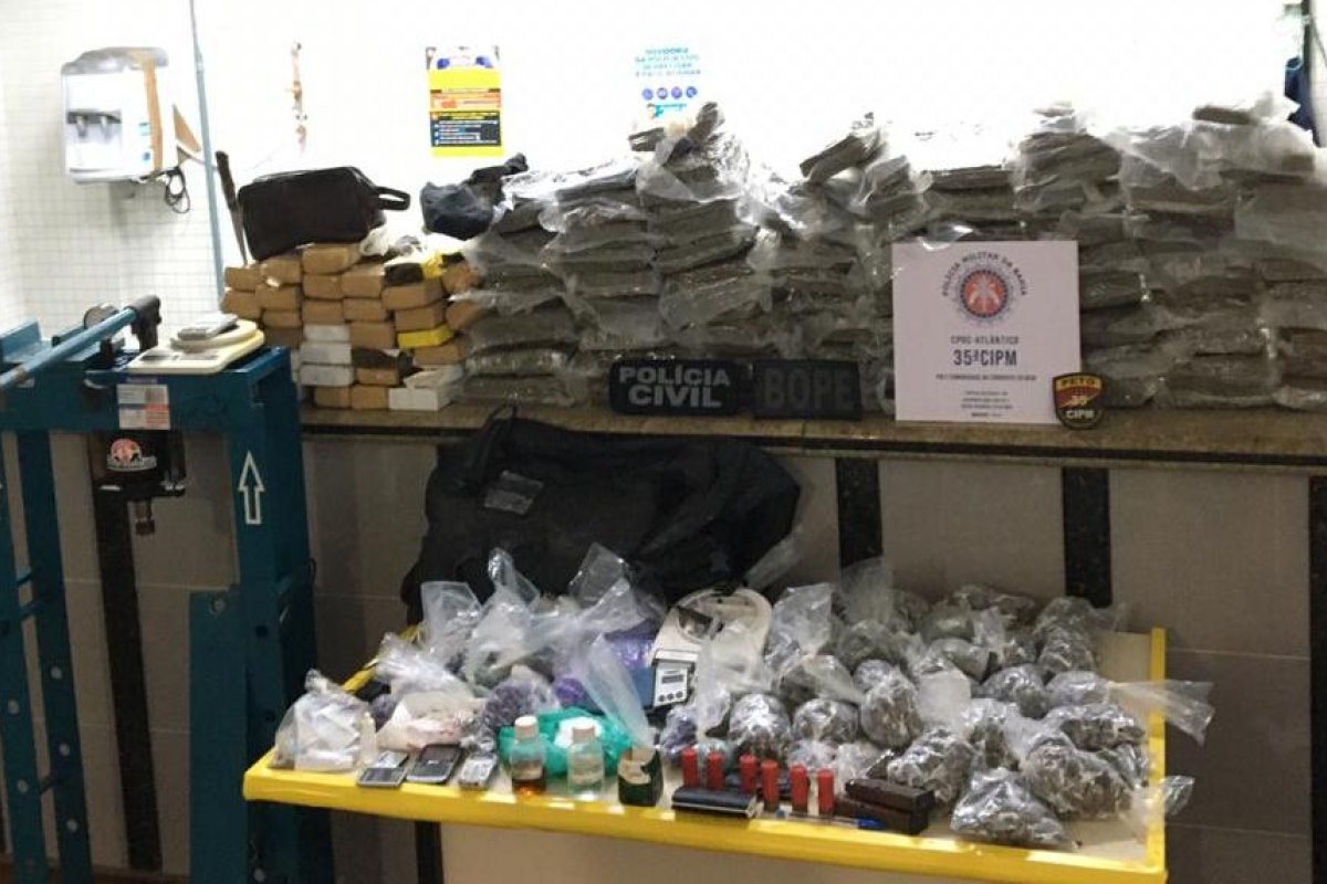 Operação conjunta apreende cerca de 40 kg de drogas no bairro de Campinas de Pirajá, em Salvador