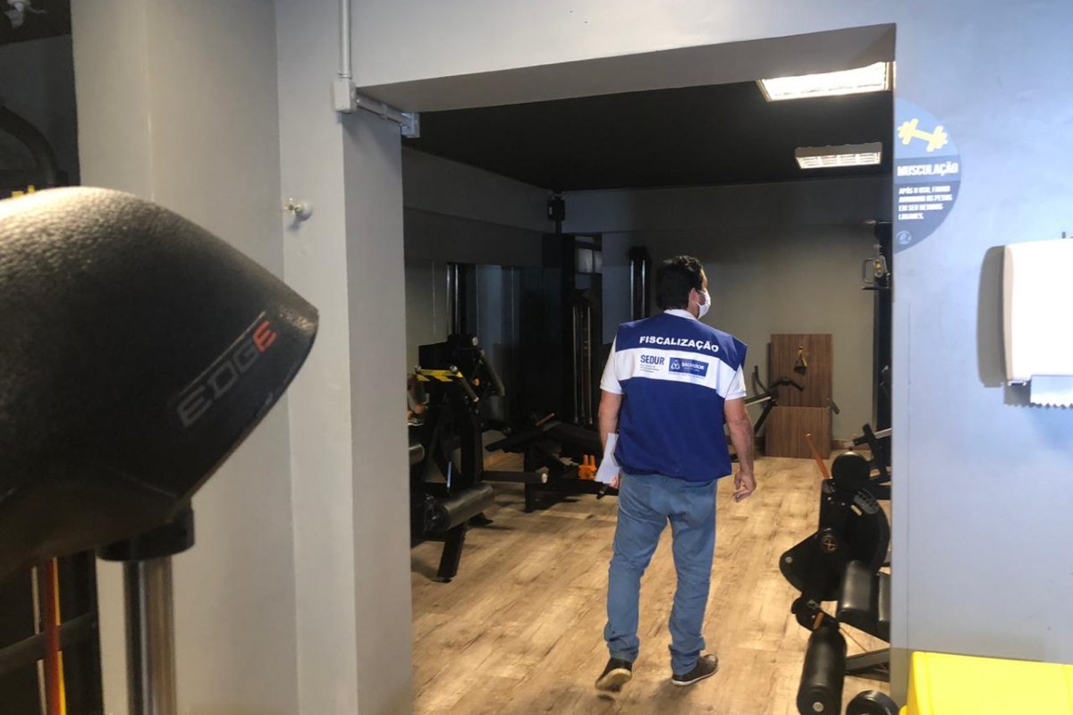 Prefeitura de Salvador fiscaliza mais de 400 estabelecimentos no início da segunda fase de reabertura