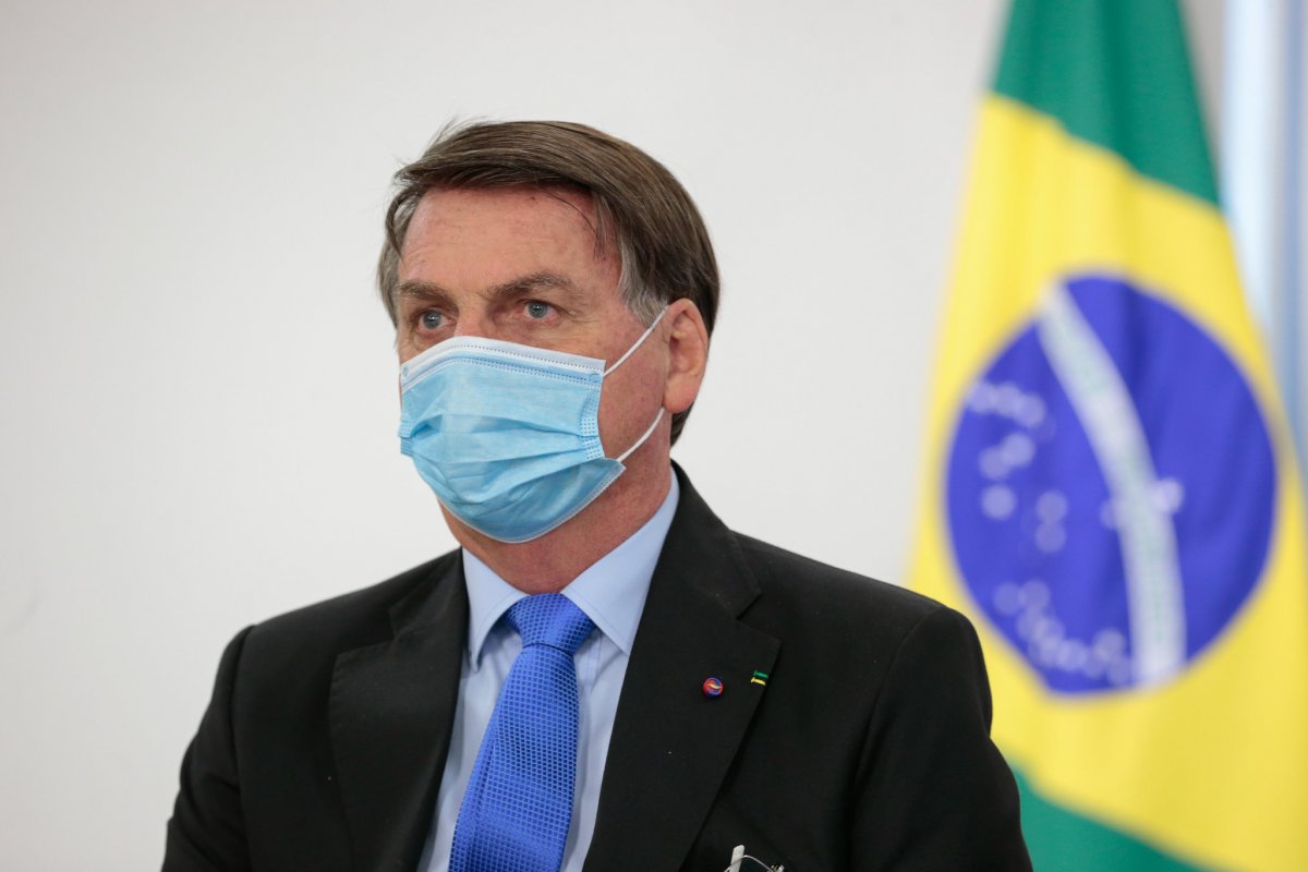É uma "mentira" dizer que "Amazônia arde em fogo", diz Bolsonaro