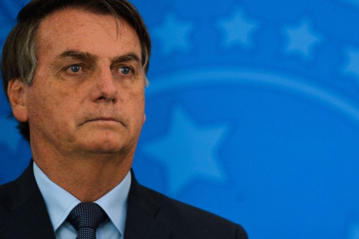 Veja vídeo: Bolsonaro assina projeto de lei de incentivo à navegação costeira