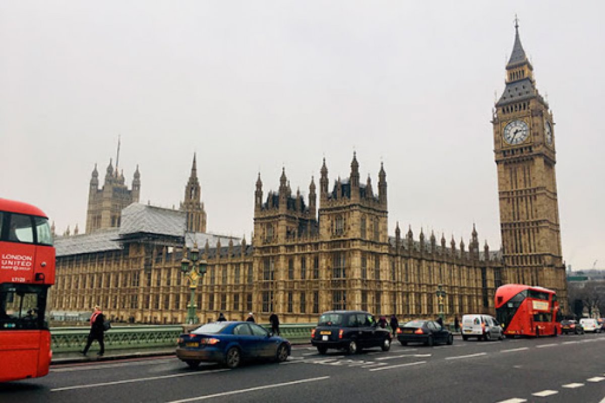 Reino Unido entra em recessão após queda de 20,4% no PIB