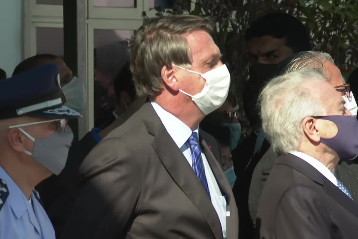 Bolsonaro participa de solenidade de missão de ajuda ao Líbano