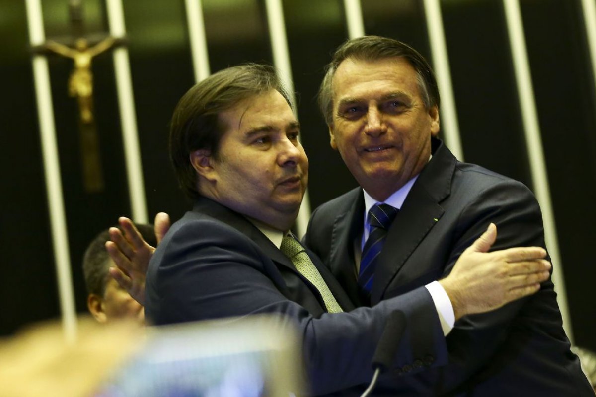 Maia pede que STF rejeite ação de Bolsonaro contra bloqueio de perfis em redes sociais