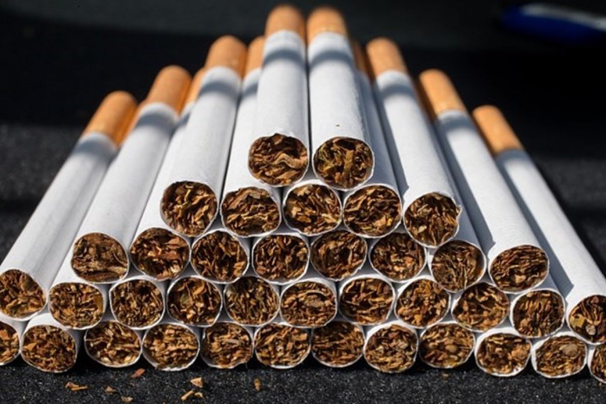 Homem descobre foto da própria perna amputada em maços de tabaco