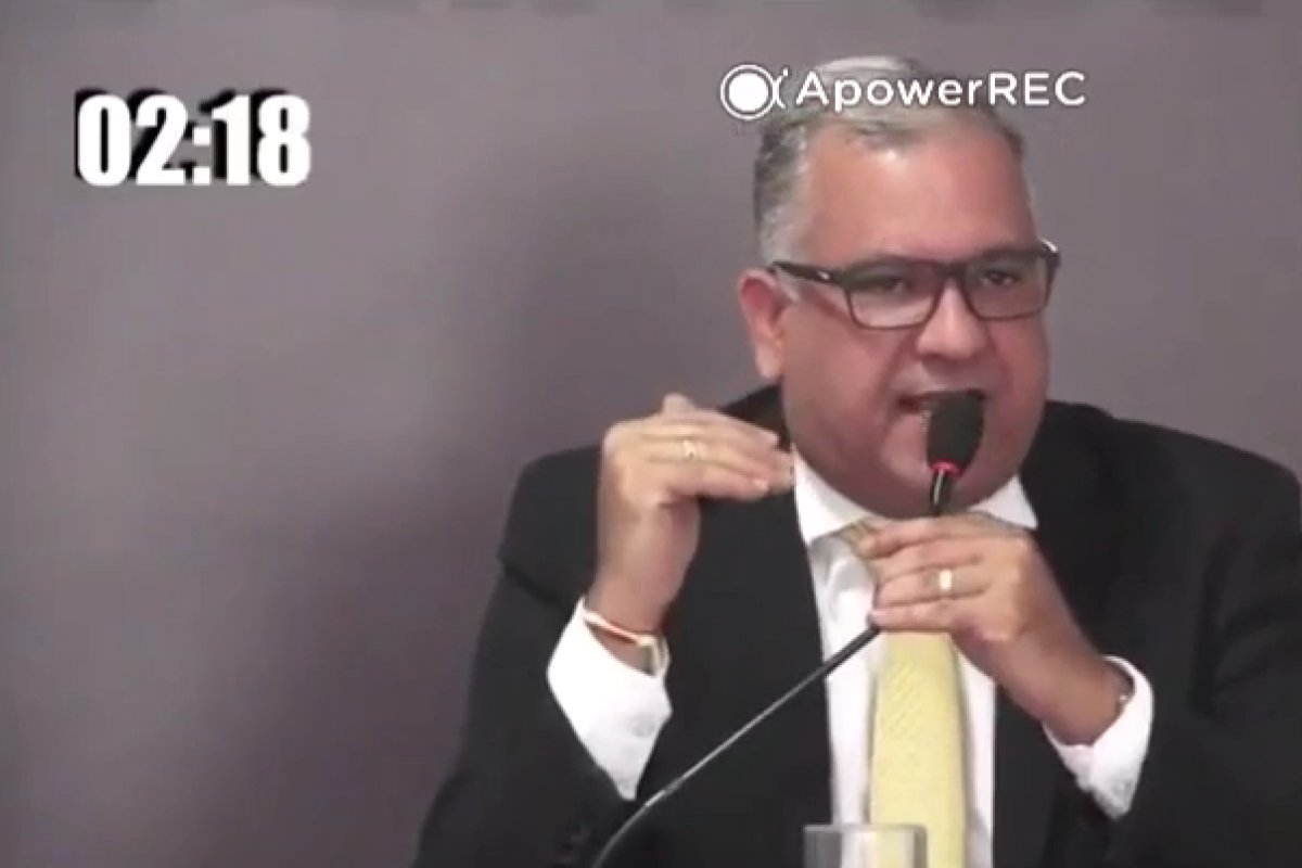 Vídeo: Vereador ameaça dar tiros em manifestantes contra aprovação das contas de Orlando Brito