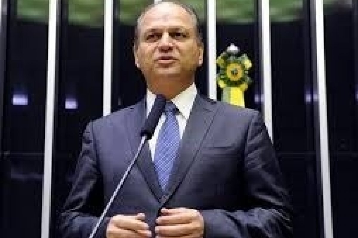 Bolsonaro se aproxima do "centrão" com escolha de novo líder na Câmara: Ricardo Barros