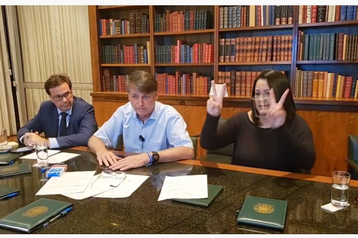 Trabalho para 'revogar decreto ambiental' e transformar a Baía de Angra em polo turístico, diz Bolsonaro