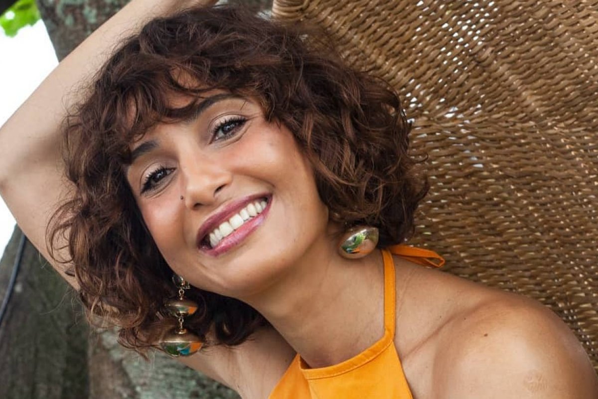 Camila Pitanga usa cloroquina e volta a negar Covid-19