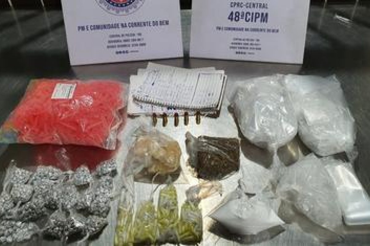 Operação da PM apreende 1.000 porções de drogas em Sussuarana