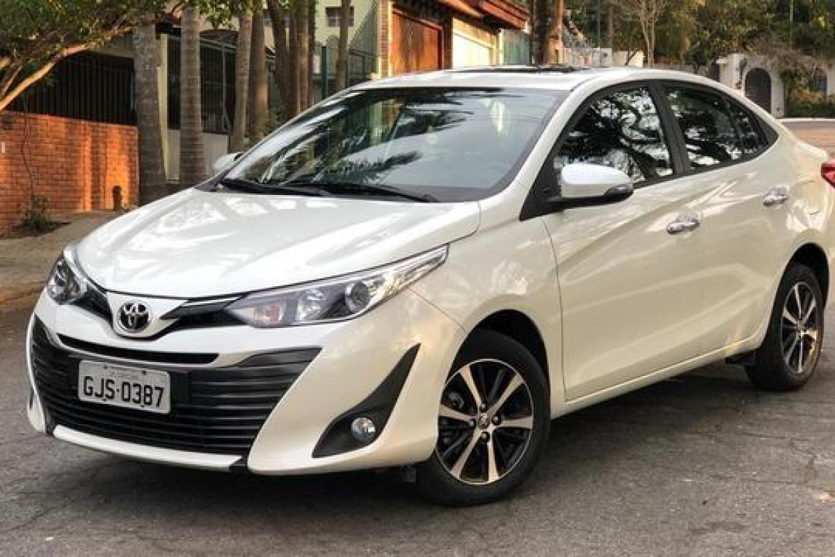 Toyota Yaris XLS sedã: bem equipado porém mais caro que concorrentes