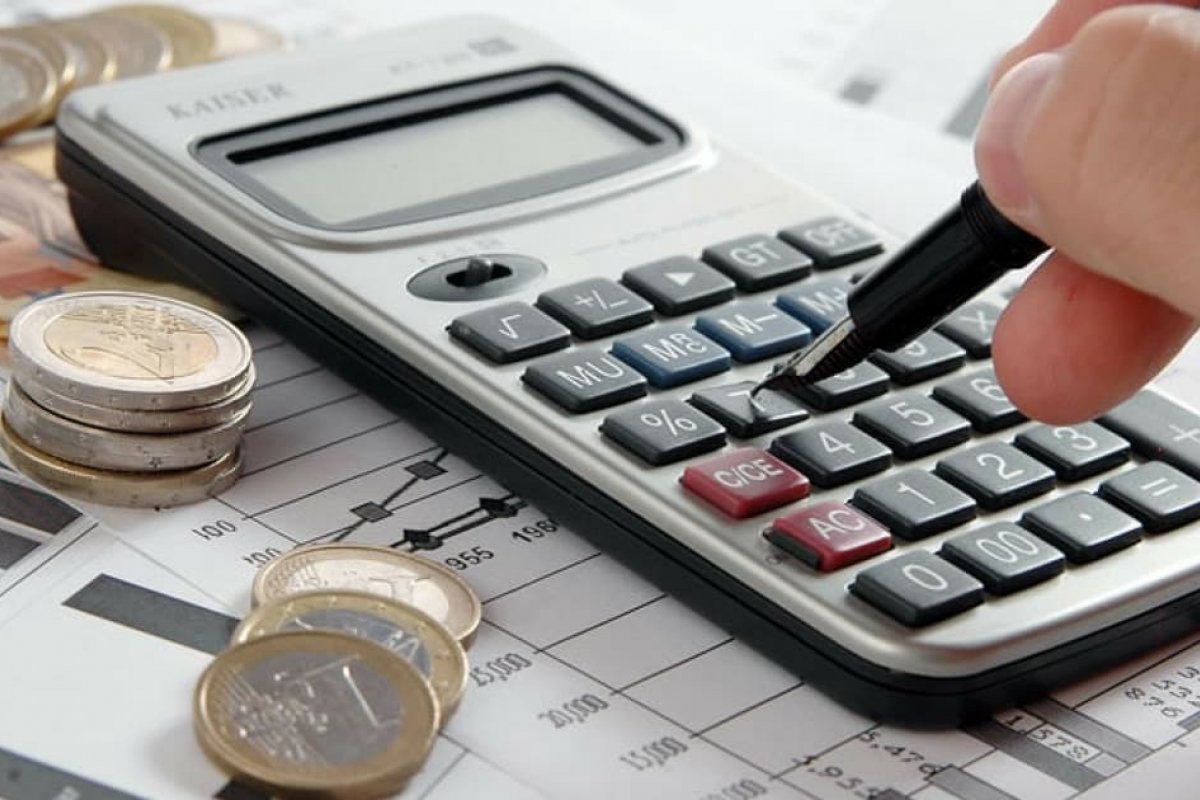 Especialista dá 5 dicas para liquidar as dívidas e começar a economizar