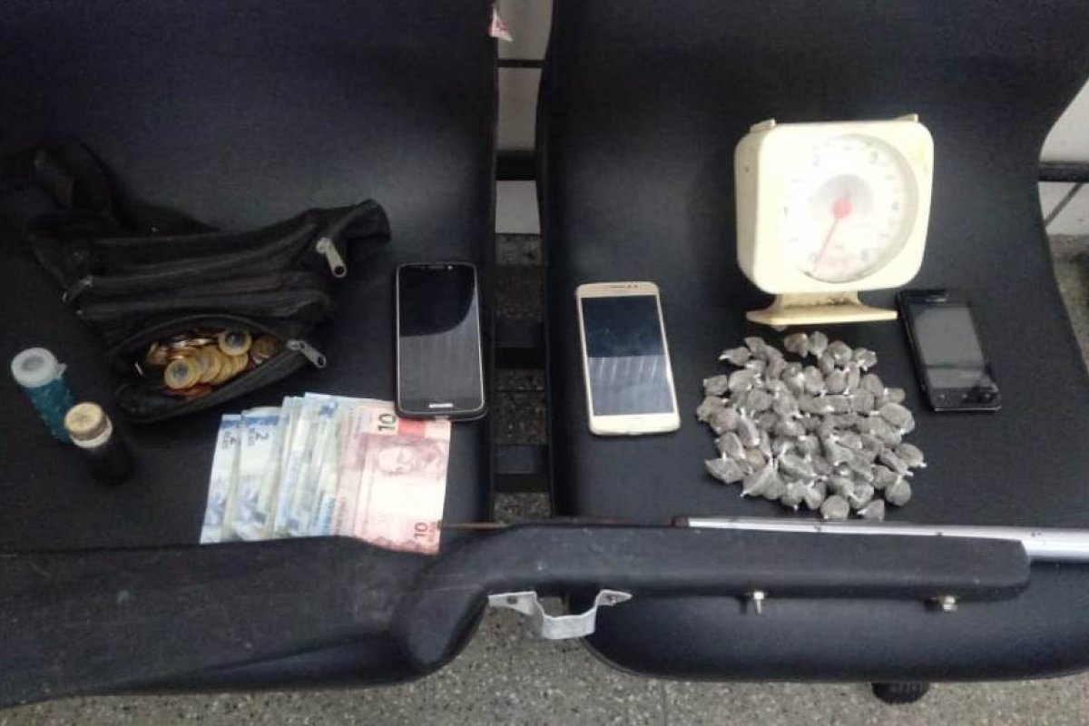 Operação prende dois homens com 128 porções de maconha em Canavieiras