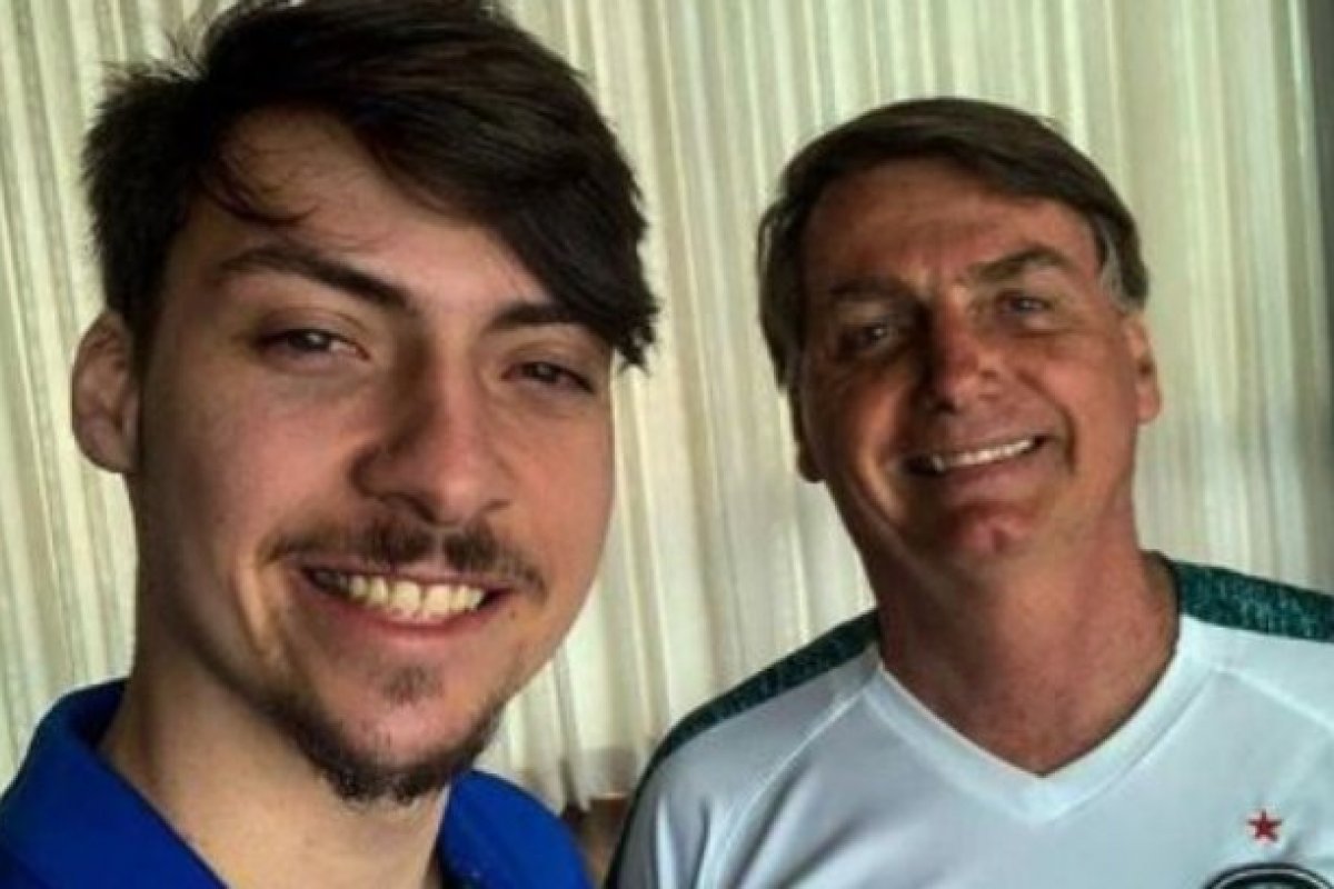Filho 04 de Bolsonaro, Jair Renan está com covid-19