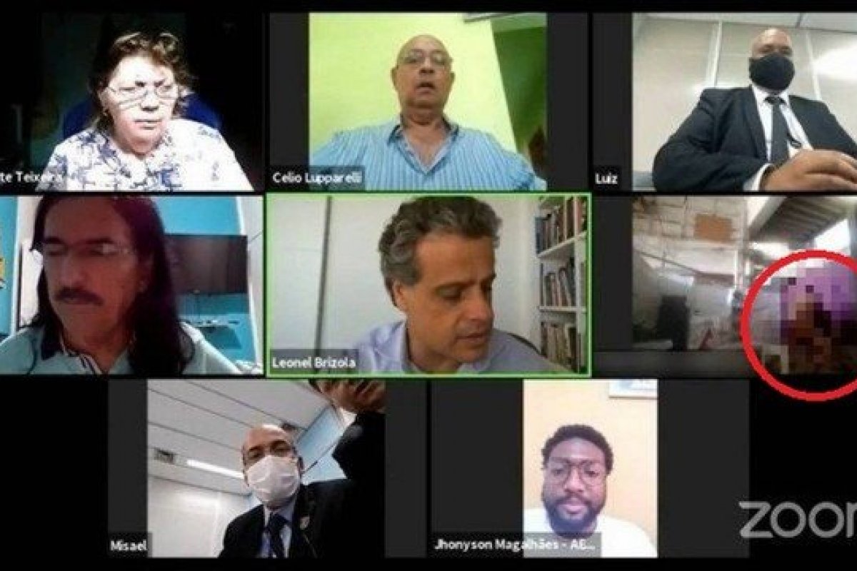 Casal aparece fazendo sexo em reunião sobre a garantia da alimentação dos alunos da rede pública