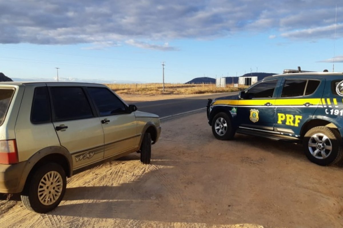Homem é preso após ser flagrado com carro roubado há quase 4 anos