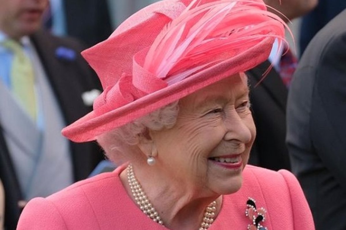 Palácio de Buckingham precisa de um novo Chef e o Farol da Bahia pode lhe ajudar a faturar esse emprego