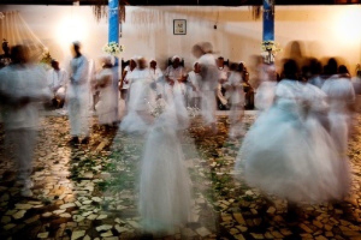 Mãe recupera guarda da filha tirada após ritual do candomblé