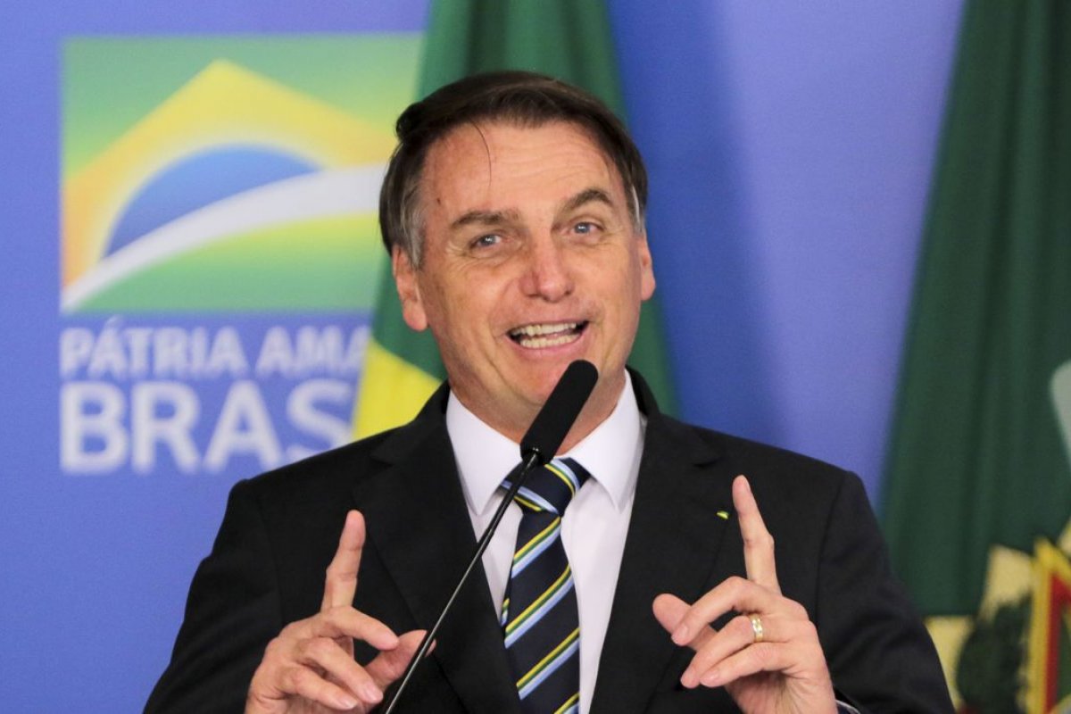 Guinada social de Bolsonaro tende a desidratar 'memória do lulismo', diz antropóloga