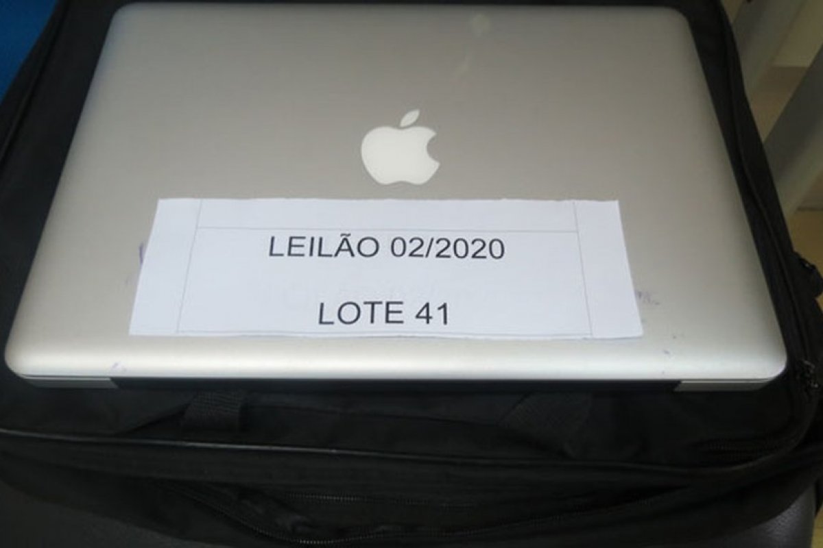 Leilão da Receita Federal tem iPhones e Macbook a partir de R$ 400