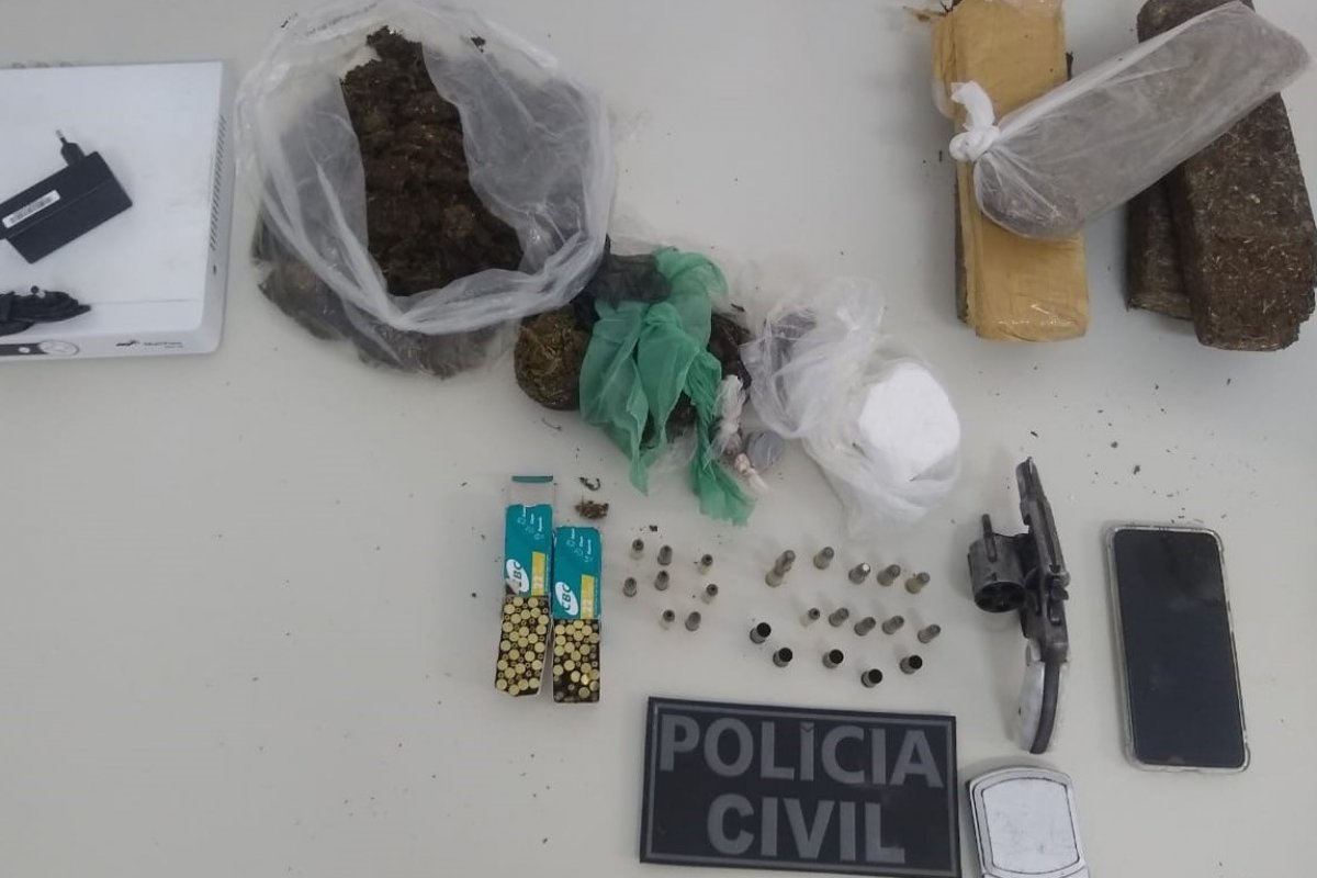 Mulheres são presas suspeitas de tráfico de drogas no interior da Bahia