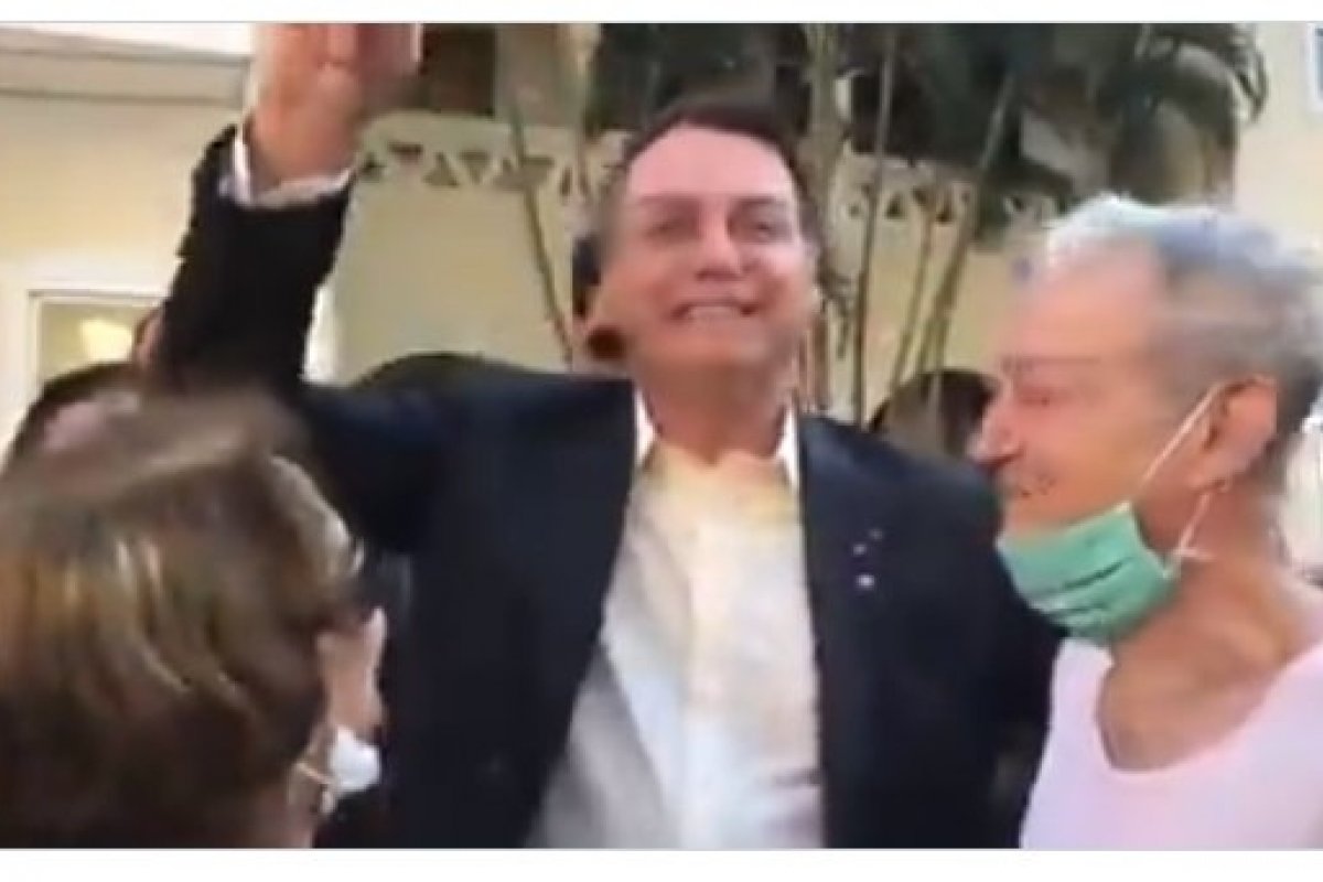 Vídeo: Bolsonaro encontra seu instrutor da ESEFeX 38 anos depois