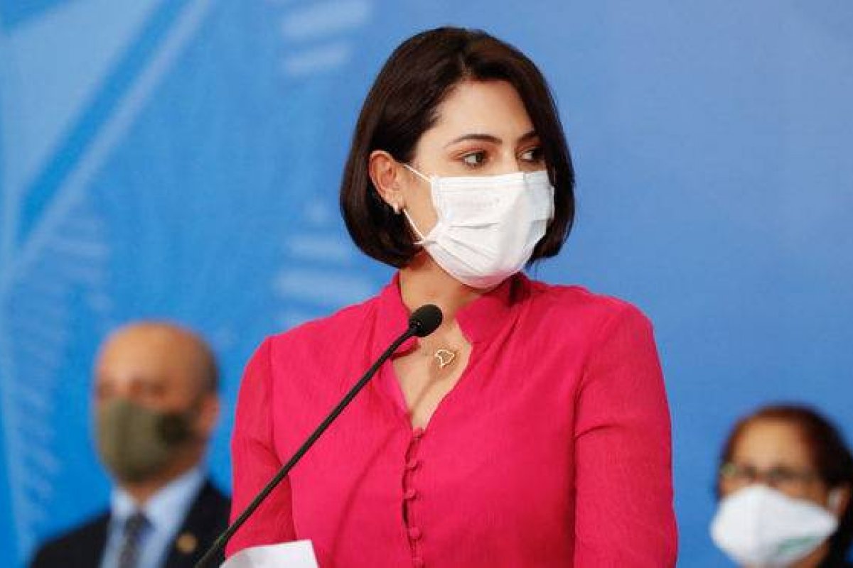 Primeira-dama comunica que está curada da Covid-19