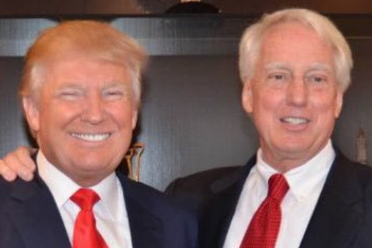 Irmão mais novo de Donald Trump morre aos 71 anos