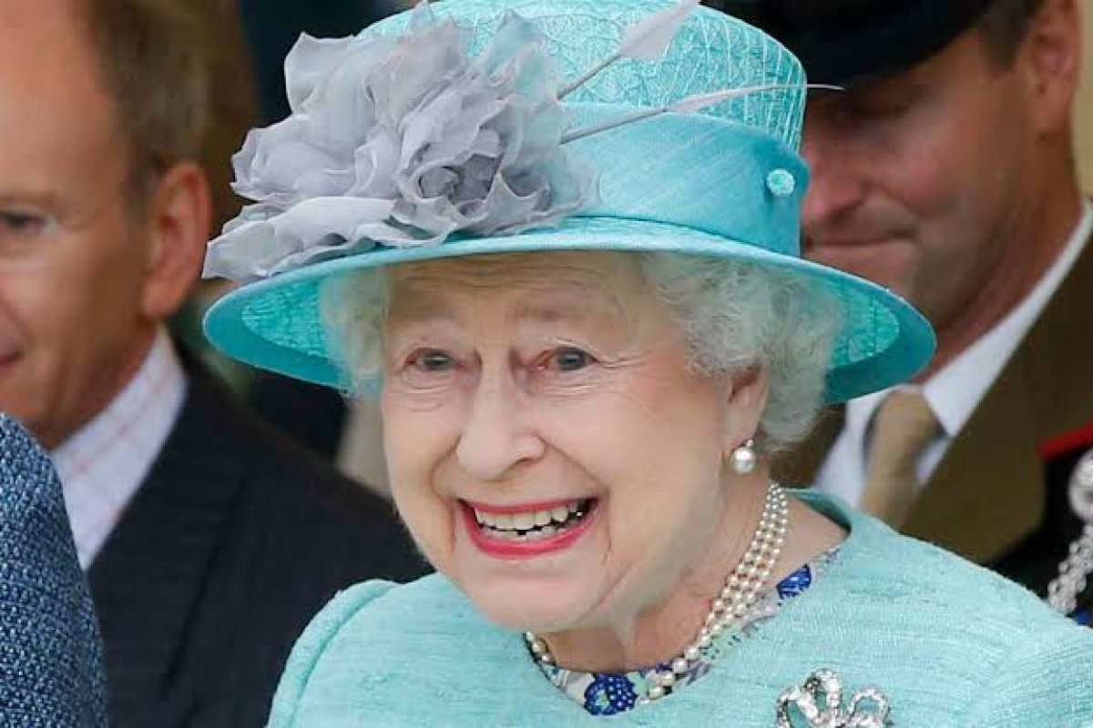 Rainha Elizabeth II oferece emprego com salário de R$ 213 mil