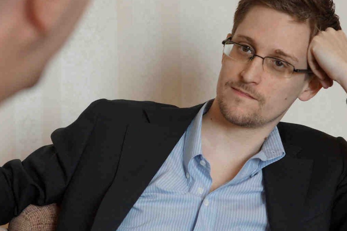 Trump diz que considera perdoar Edward Snowden por vazamento de informações confidenciais