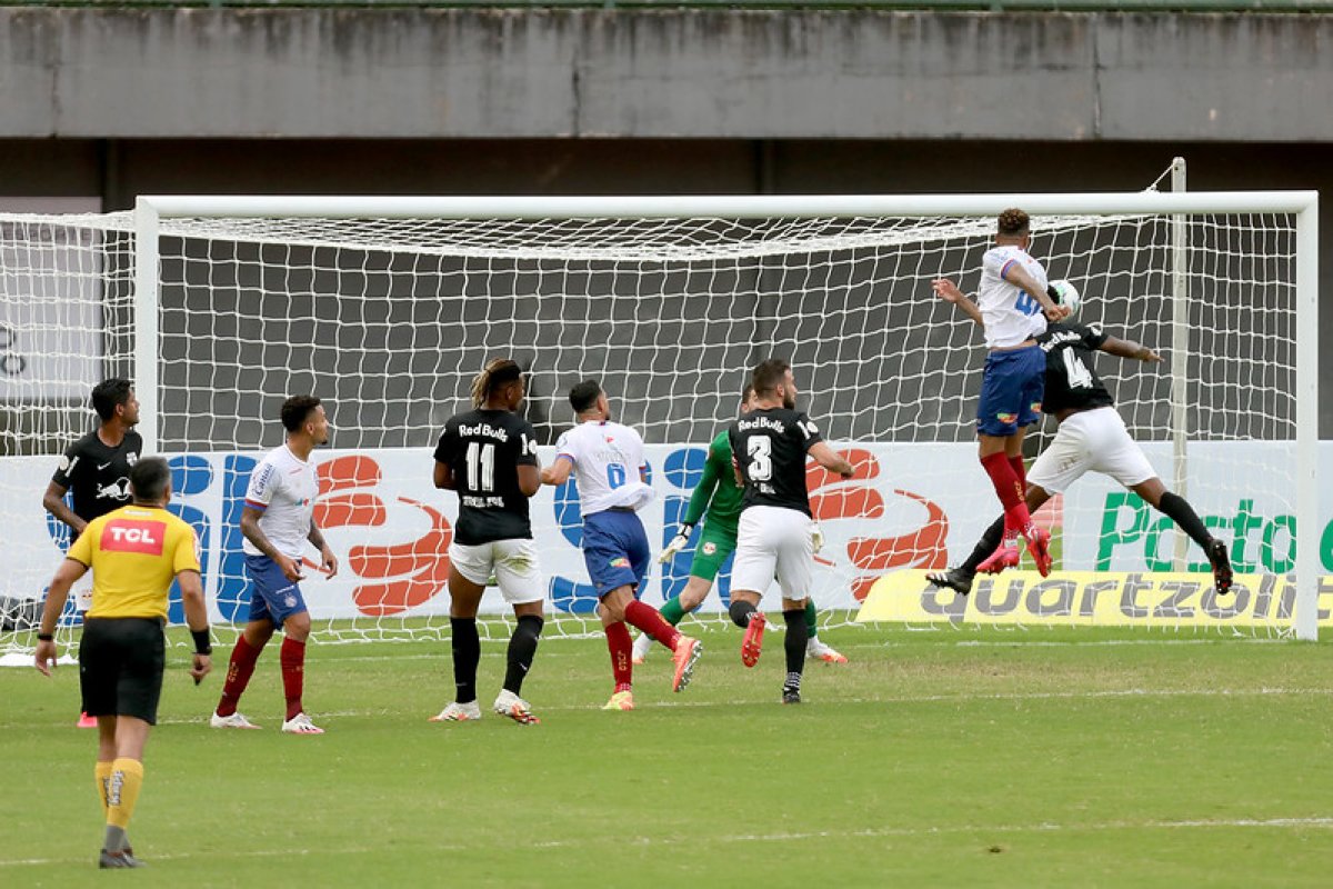 Com gol nos acréscimos, Bahia vence Bragantino e entra no G-4 do Brasileirão