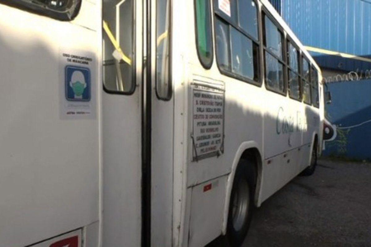 Passageiros são vítimas de assalto em ônibus na região do Nordeste de Amaralina, em Salvador