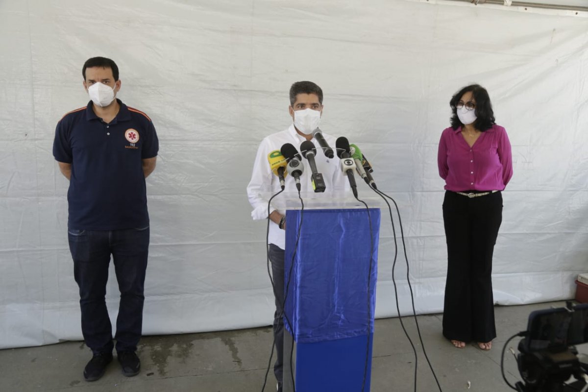 Neto chama de "irresponsável" posição da Abrasel após reabertura de bares e restaurantes