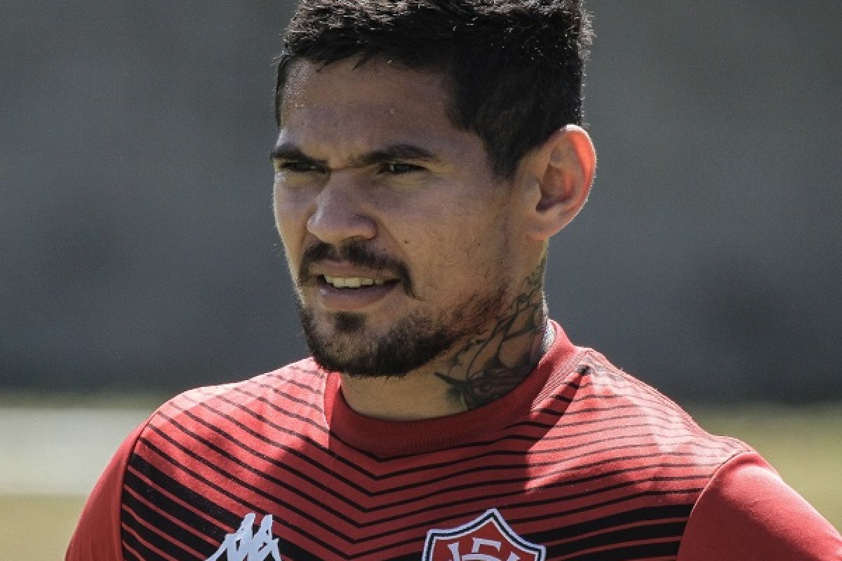 Léo Ceará comemora retorno ao time titular e dedica gol à chegada do seu filho