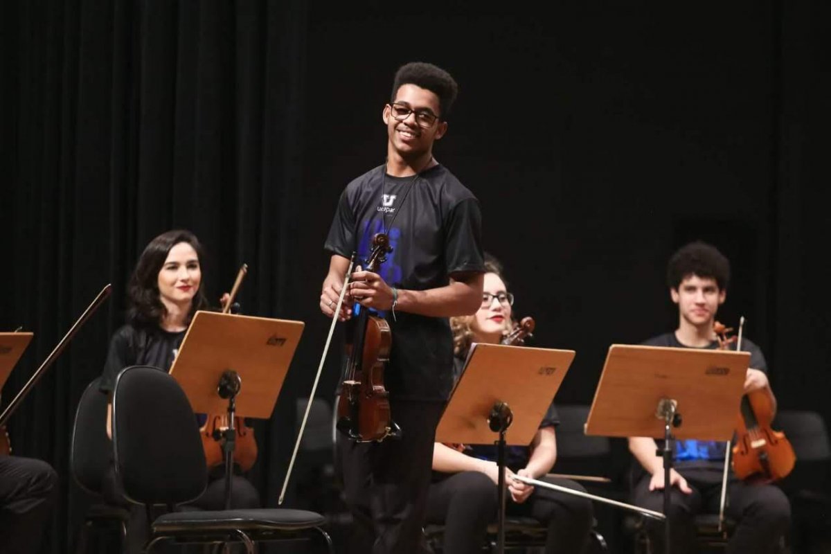 Violinista do Complexo do Alemão comove internet em prol de vaquinha solidária