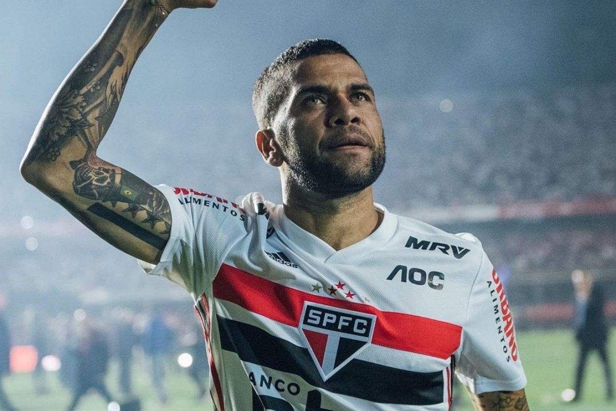 Daniel Alves reencontra o Bahia pela 1ª vez na quinta (20)