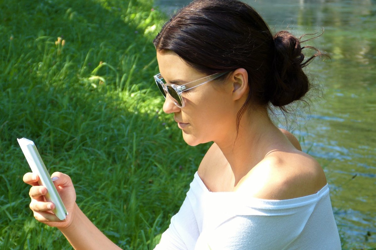 Com fim do roaming, viajantes poderão usar celular para voz é dados sem taxa adicional