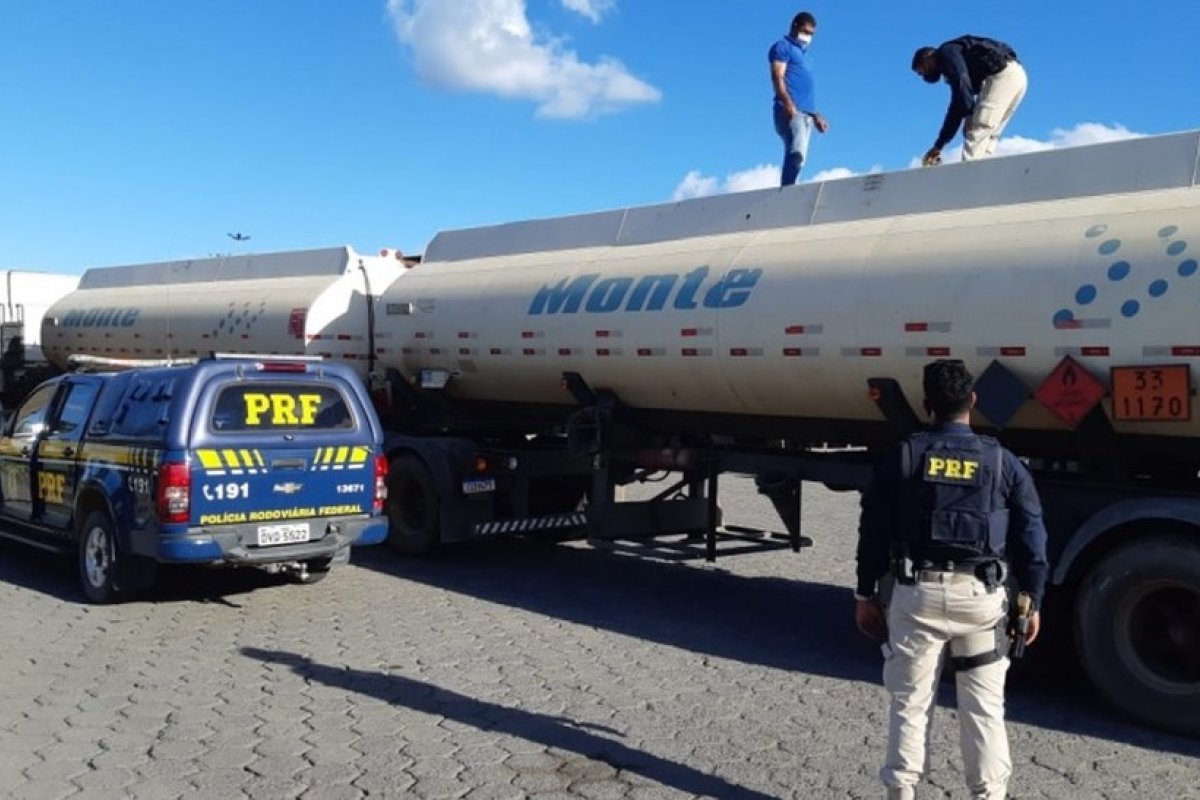Carreta de combustível é apreendida com nota fiscal fraudada na Bahia