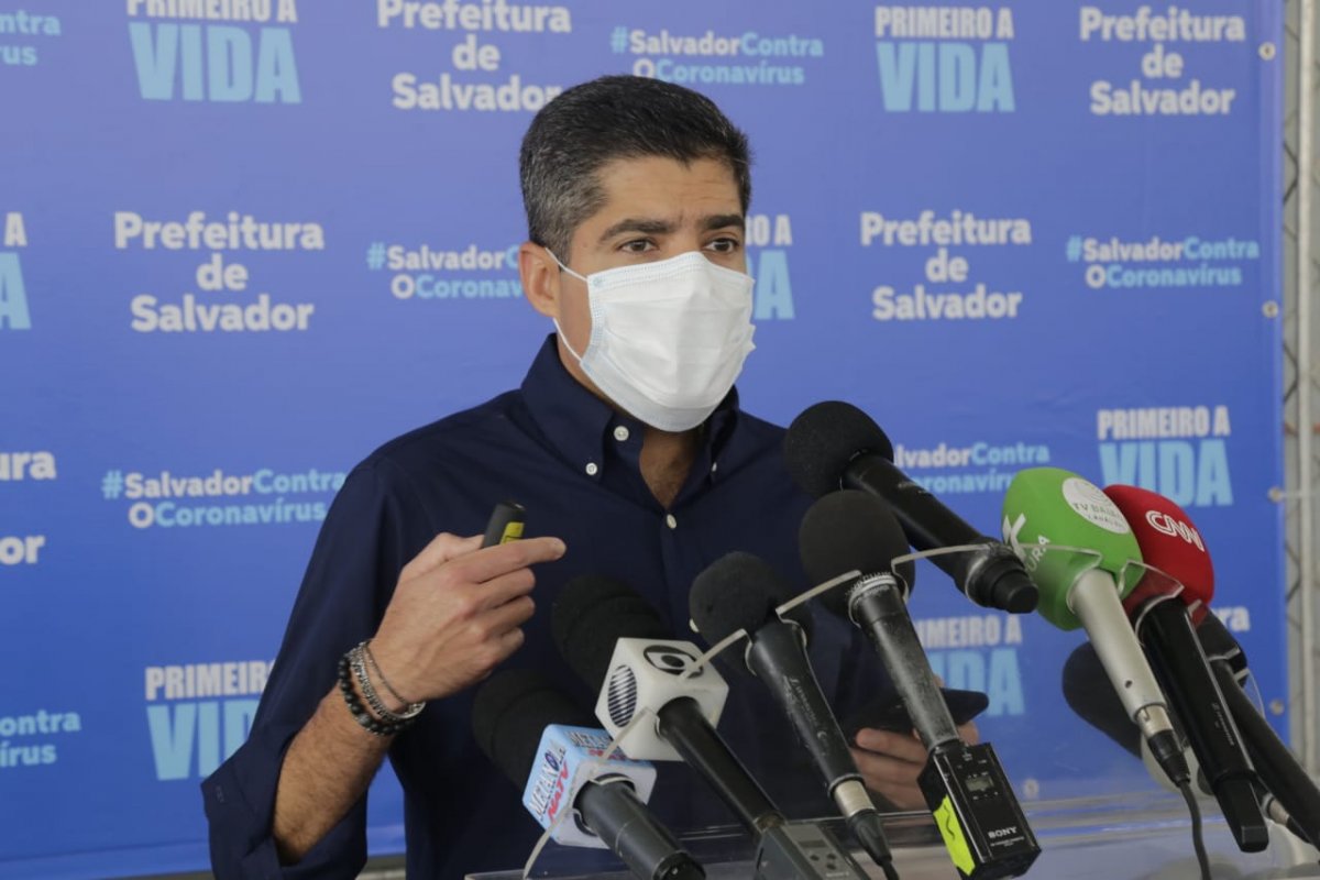 ACM Neto assina ordem de serviço para construção de espaço cultural no Comércio