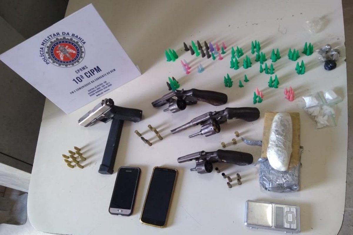 Polícia desmonta ponto de venda de drogas em São Sebastião do Passé