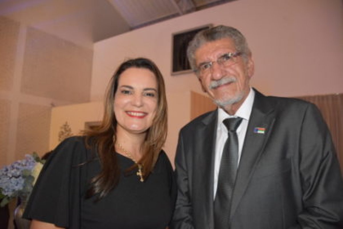Herzem Gusmão confirma filha da vice-prefeita de Vitória da Conquista como vice em sua chapa