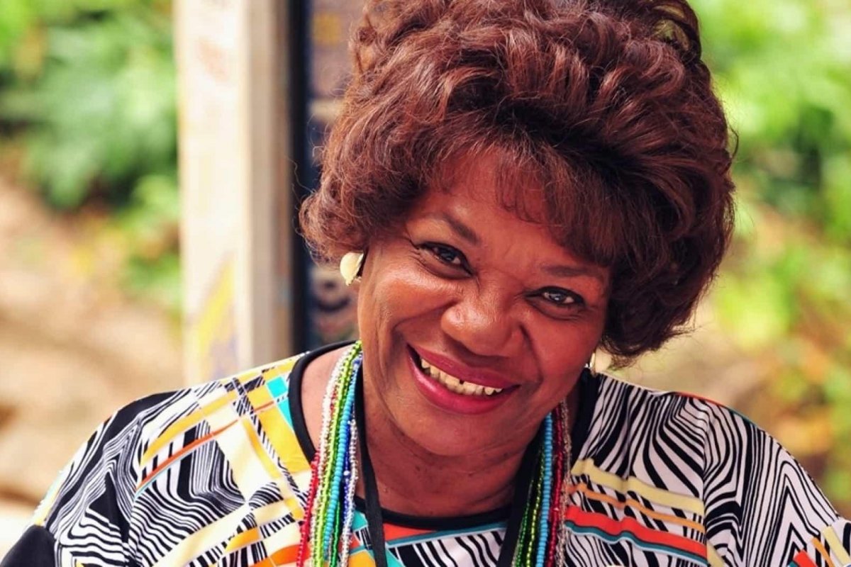 Atriz Neusa Borges sofre AVC em Salvador