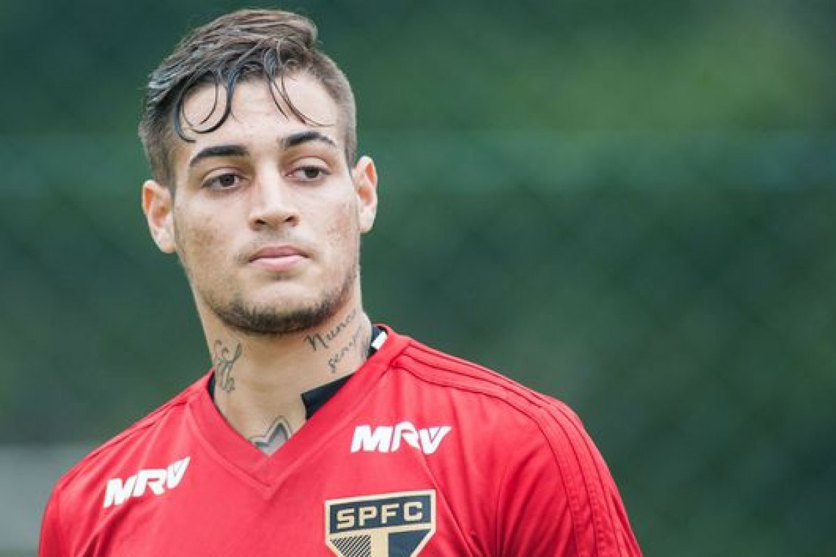 Goleiro Jean pode ser preso caso descumpra acordo de pensão