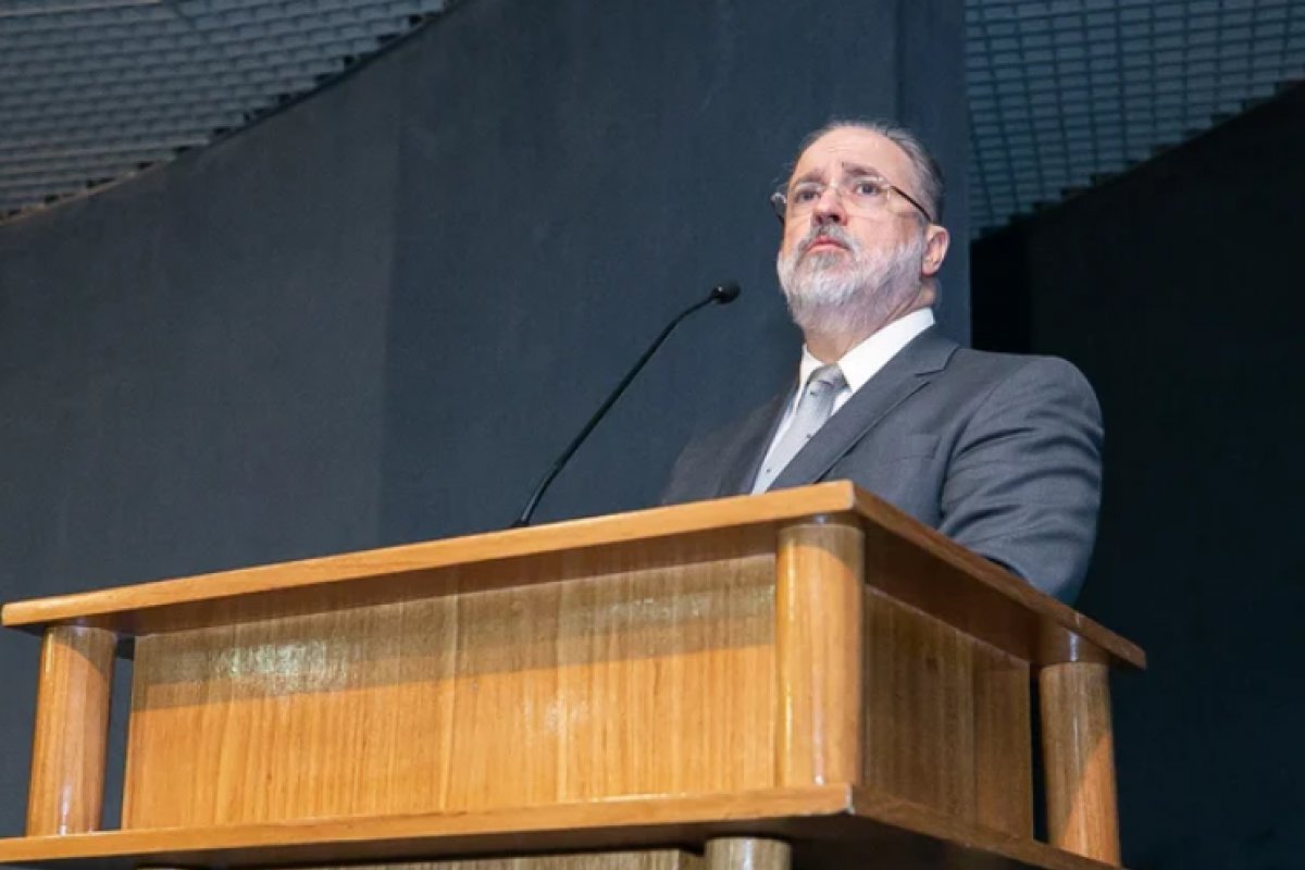 Aras pede 'mais respeito' ao CNMP após suspender os processos contra Deltan Dallagnol