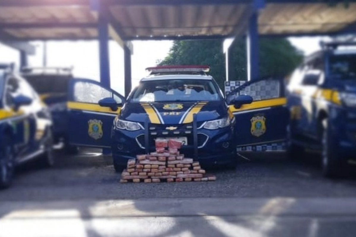 Dupla é presa em flagrante com tabletes de maconha no sudoeste da Bahia