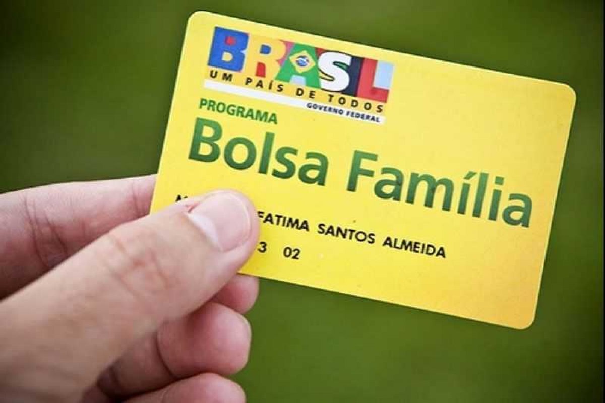 Bahia tem mais beneficiários do Bolsa Família do que empregados com carteira assinada