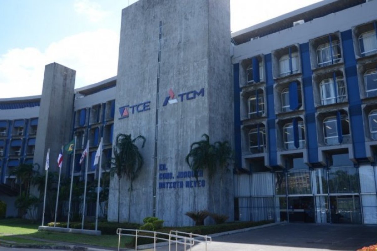 TCM multa prefeito de Conceição do Almeida, na Bahia, em R$ 3 mil por fraude em licitação