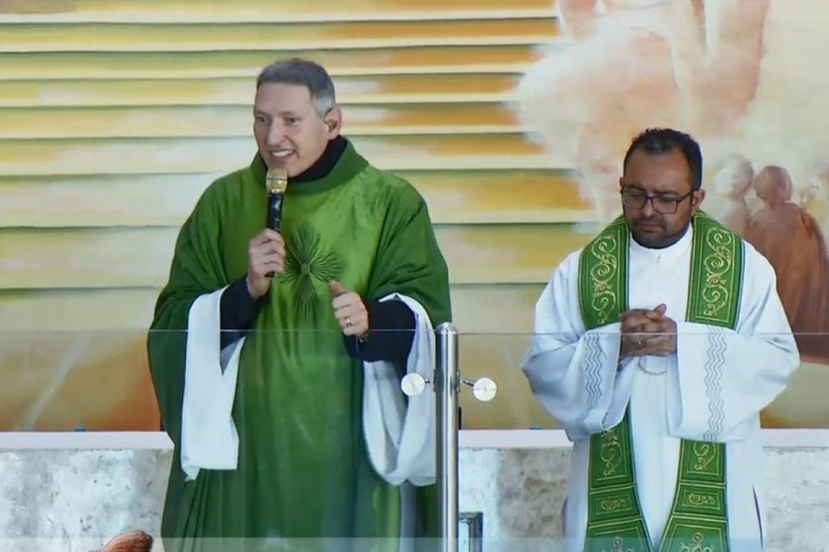 Padre Marcelo Rossi diz que passou por 'batismo de fogo'