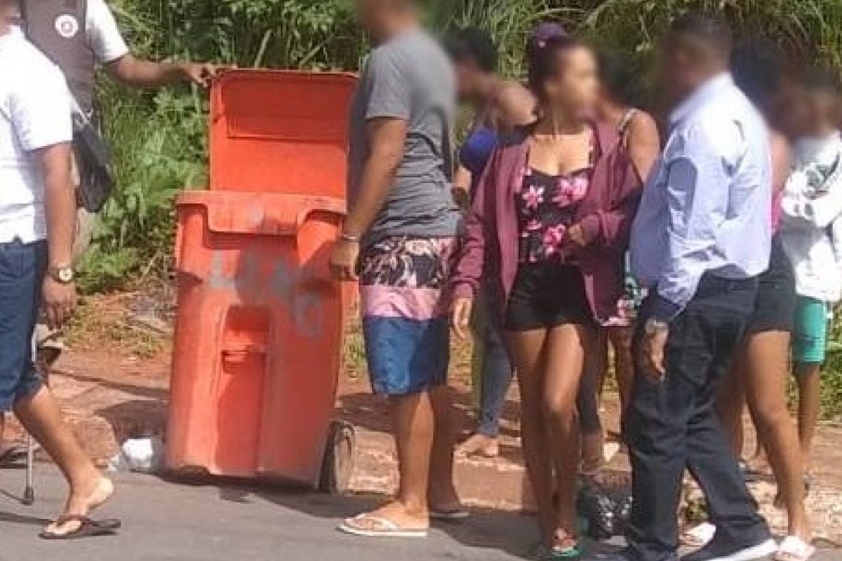 Corpo de homem é encontrado dentro de uma lixeira em Simões Filho