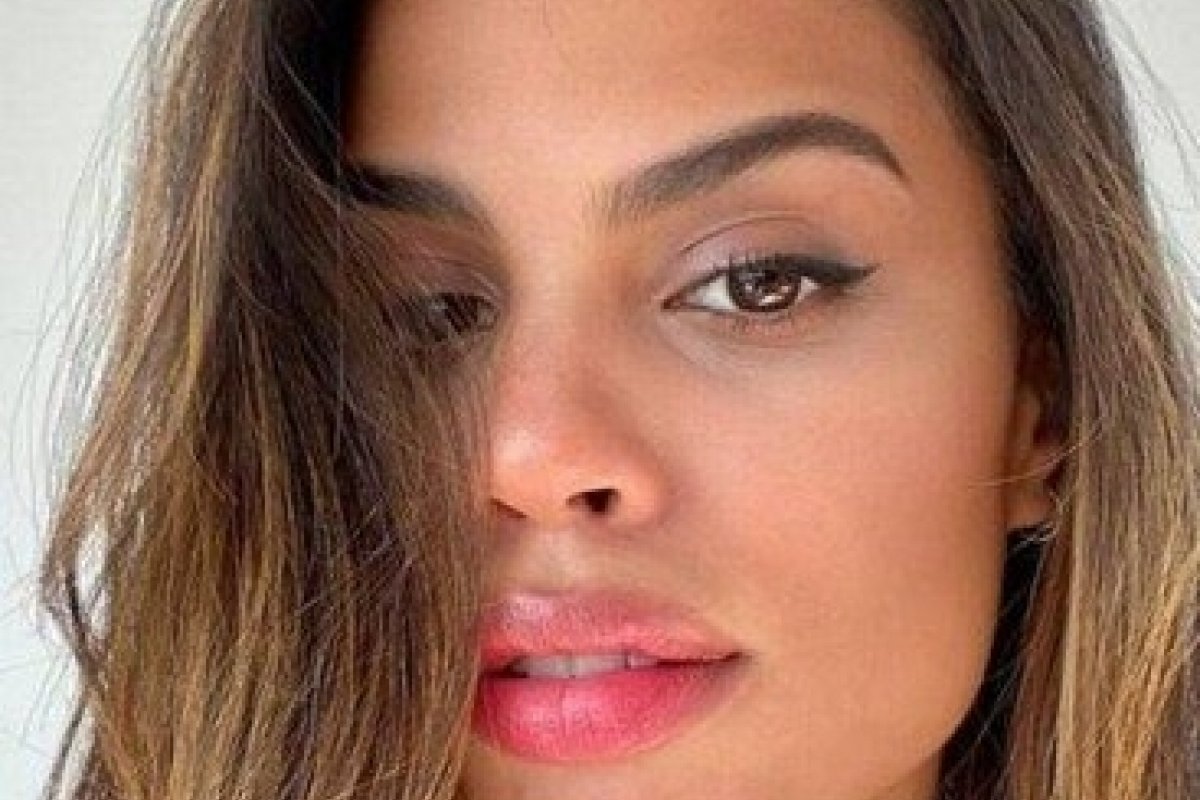 Aos 21 anos, neta de Chico Buarque e filha de Carlinhos Brown tem chamado atenção pela beleza