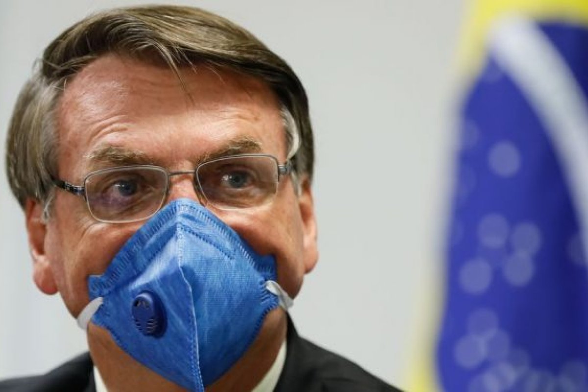 Aprovação de Bolsonaro sobe para 52%, revela pesquisa